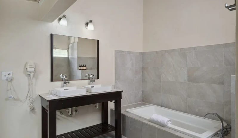 03-Hawksbill-Resort-Royal-Palm-Beachfront-Bathroom-LowRes copy